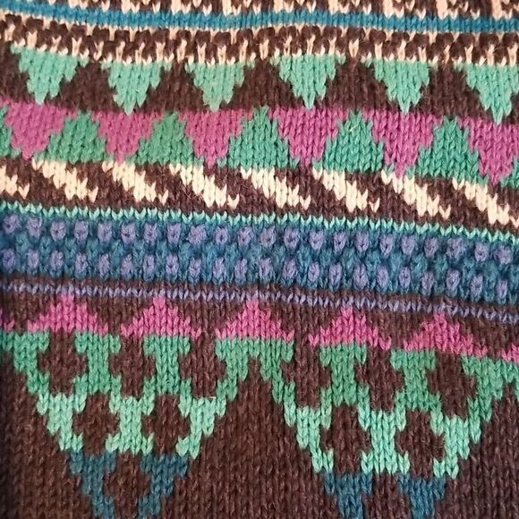 SWEATER!!!! LIKE NEW!!!  GORGEOUS!!!  PURCHASED IN UPSCALE BOUTIQUE IN ASPEN!!! - Picture 2 of 14